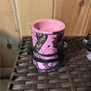 One pink camo scentsy warmer…used, like new.